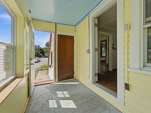 3rd image of 54 Franklin St