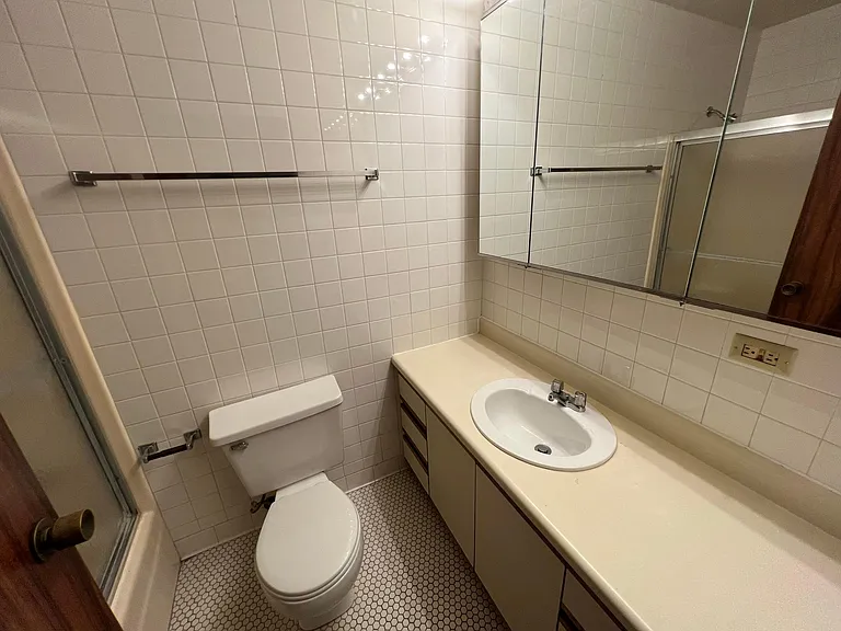 620 W Belmont — Photo 25
