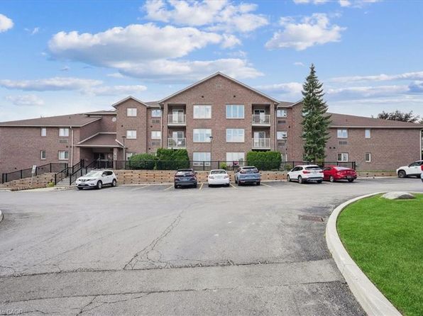 3050 Pinemeadow Dr #62, Burlington, ON L7M 3X5