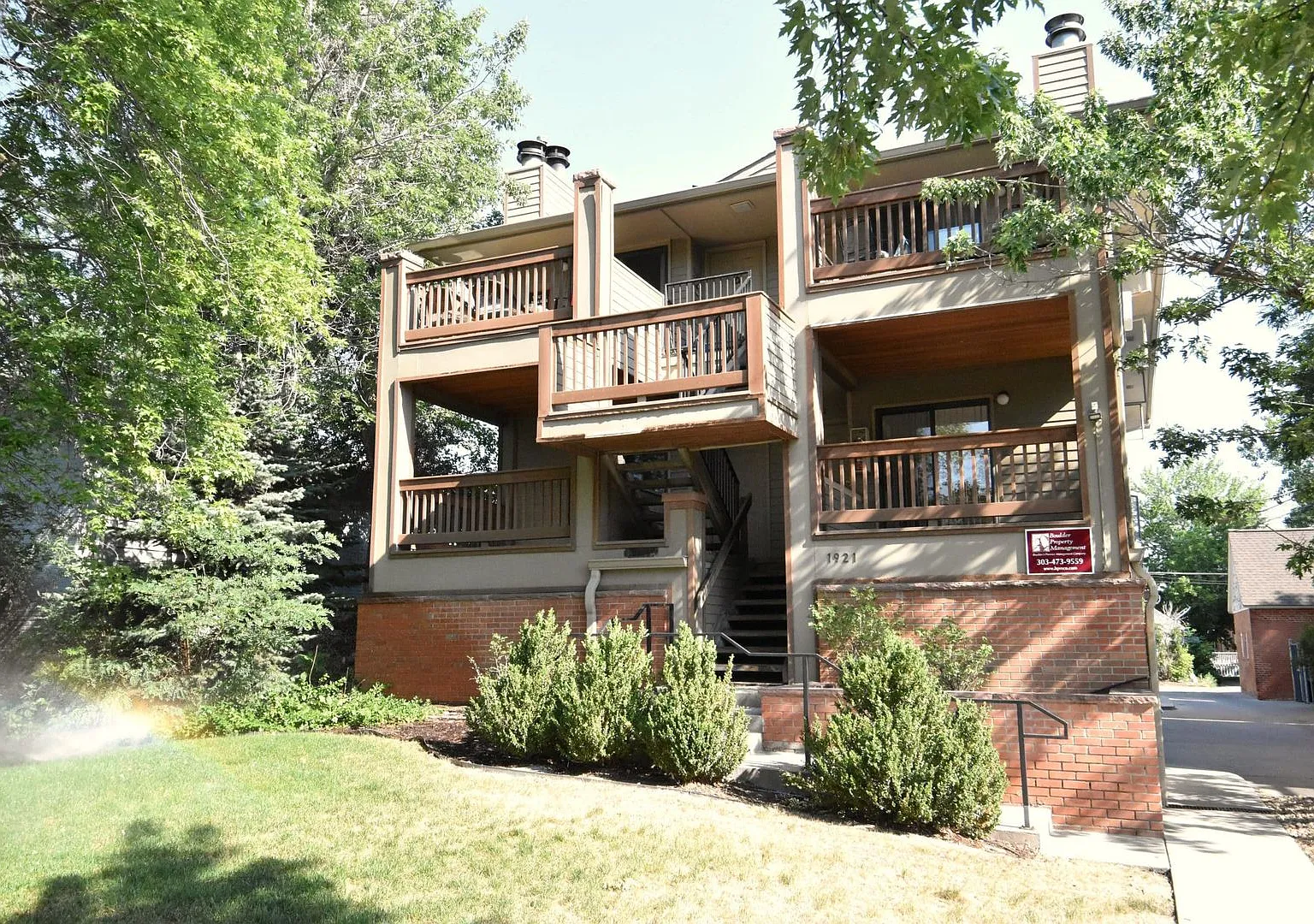 1921 Walnut St — Photo 1