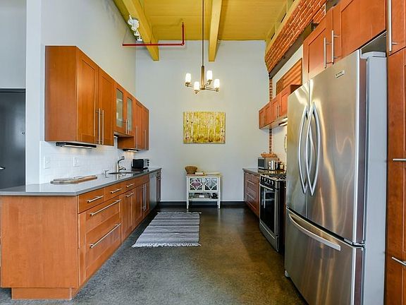 2nd image of 406 Lincoln St Unit 303