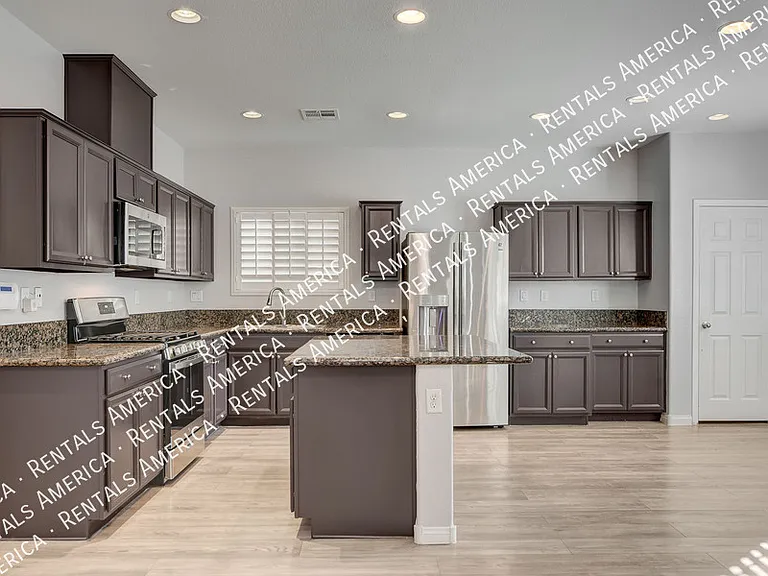 8271 Southern Cross Ave — Photo 3