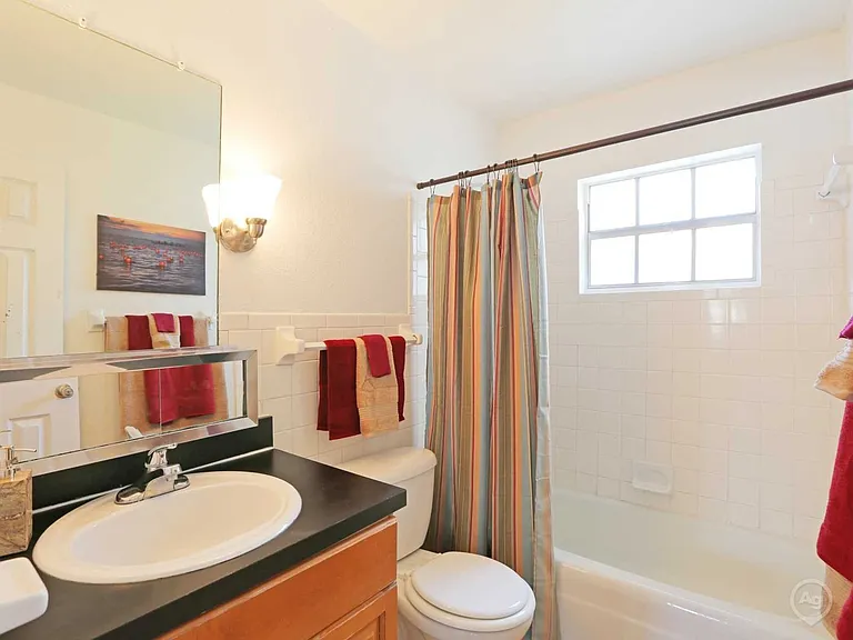 La Aloma Apartments — Photo 10