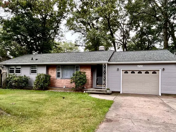 1753 Vine Ave, Muskegon, MI 49442