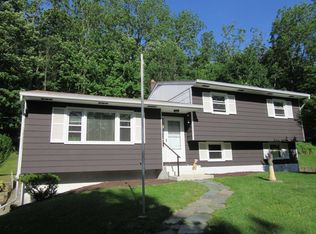 118 Gardner Hollow Rd, Poughquag, NY 12570