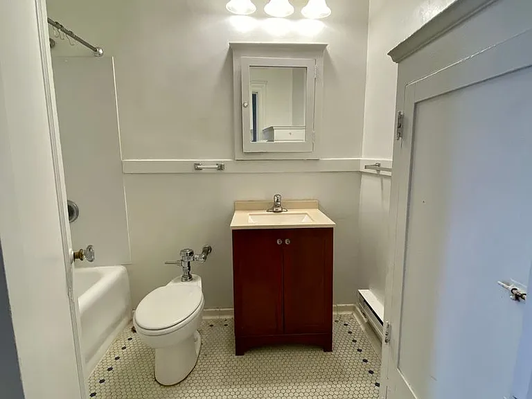 Campus Apartments — Photo 6