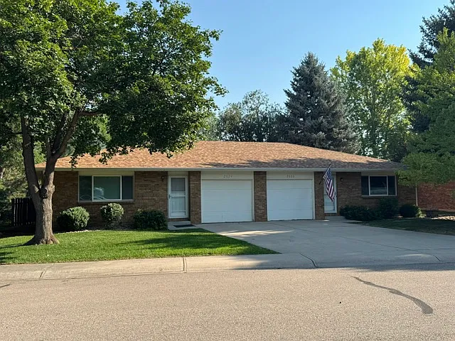 2026 Custer Dr — Photo 2