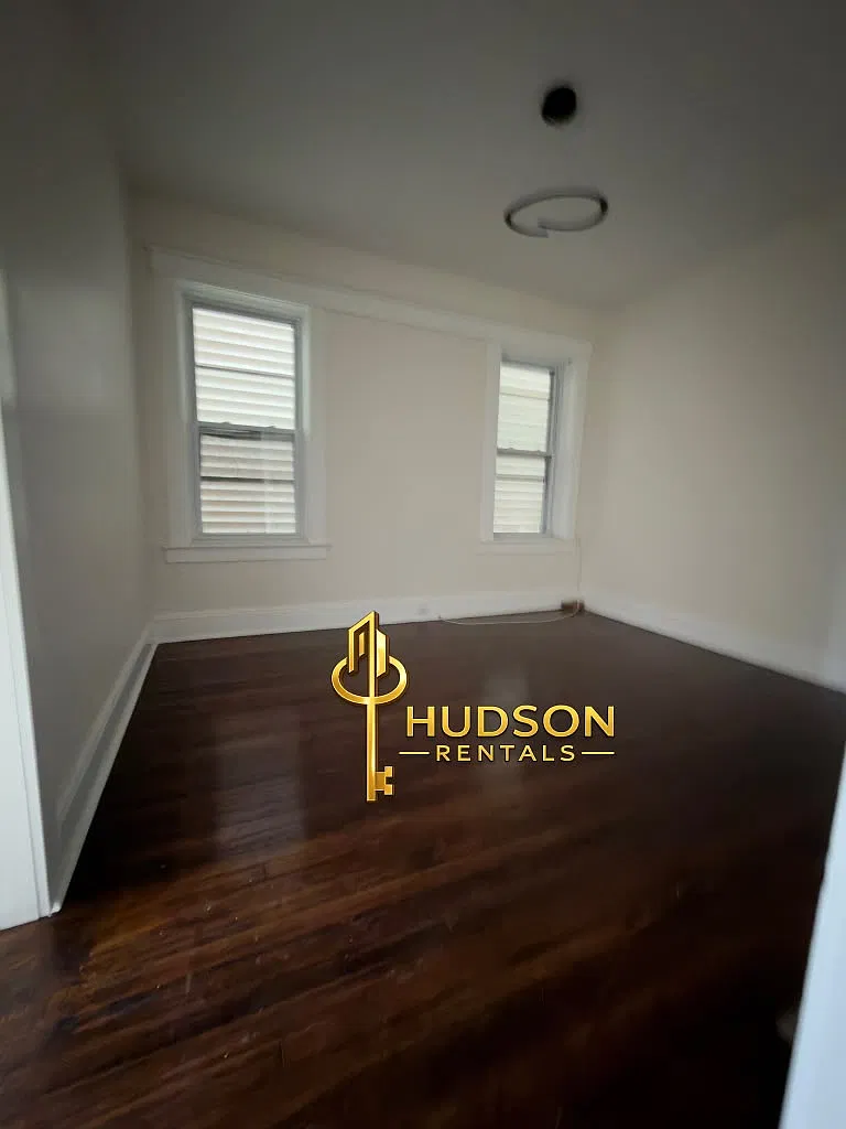3 bed, 1000 sqft, $2,650 — Photo 4