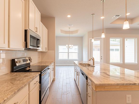3rd image of 417 Park Cir