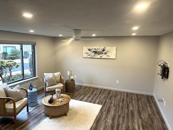 4th image of 275 N End Blvd #10