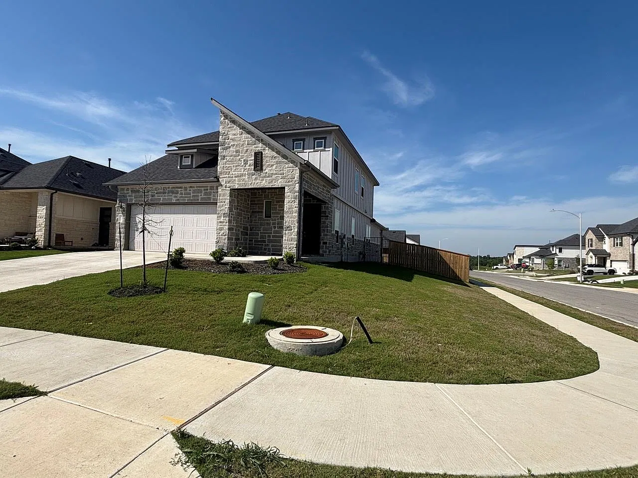 5 bed, 4.0 bath, 2750 sqft, $2,980 — Photo 3