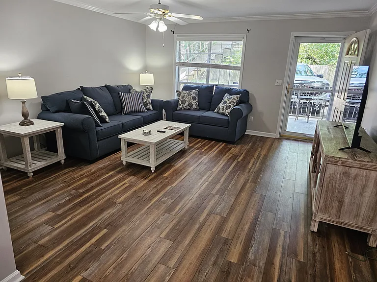 904 N Montgomery St — Photo 17
