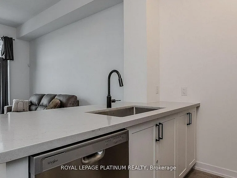 470 Dundas St E #114 — Photo 11