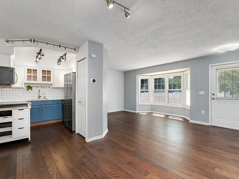 42253 Old Pond Cir — Photo 5