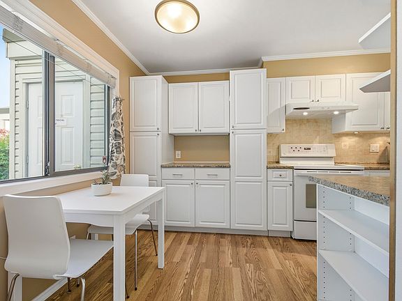 4th image of 9080 Parksville Dr #3