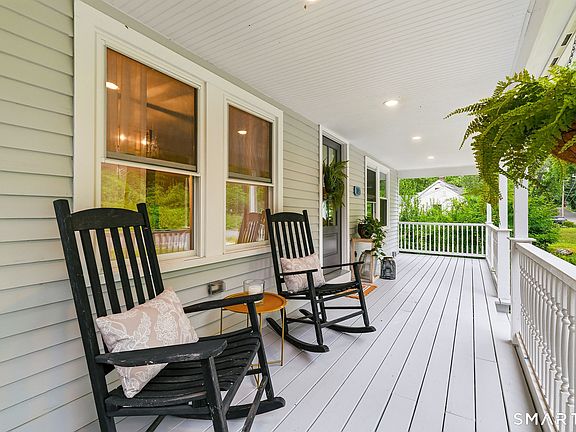 4th image of 32 Sunset Terrace