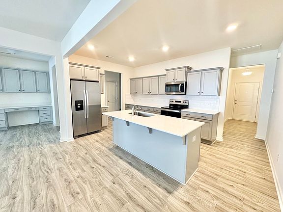 3rd image of 103 Luna Ln