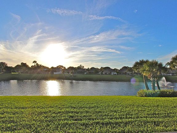 3rd image of 208 E River Park Dr