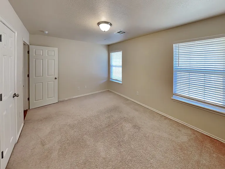 21886 Pioneer Cir — Photo 16