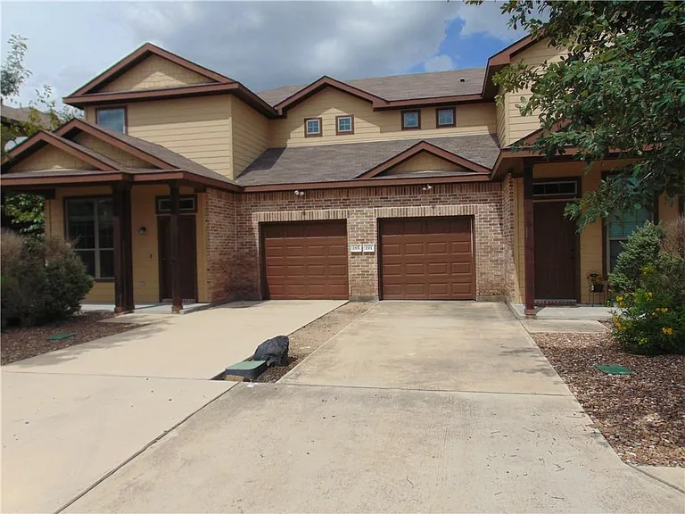185 Creekside Villa Dr — Photo 1