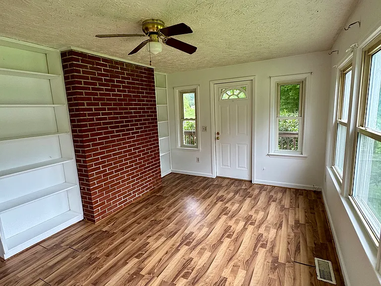114 Lunceford Ln — Photo 30