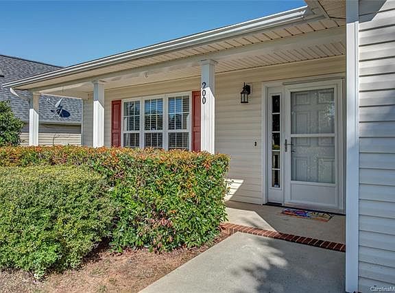 3rd image of 200 Ashton Bluff Cir
