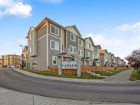 450 E Canals Xing SW, Airdrie, AB T4B 4L3