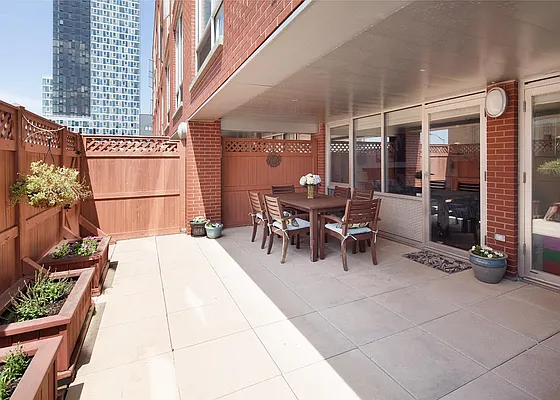 Sold by Modern Spaces | media 27