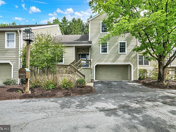 2nd image of 1928 Meadow Ln