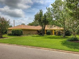 101 Royal Oaks Dr, Greenville, TX 75402