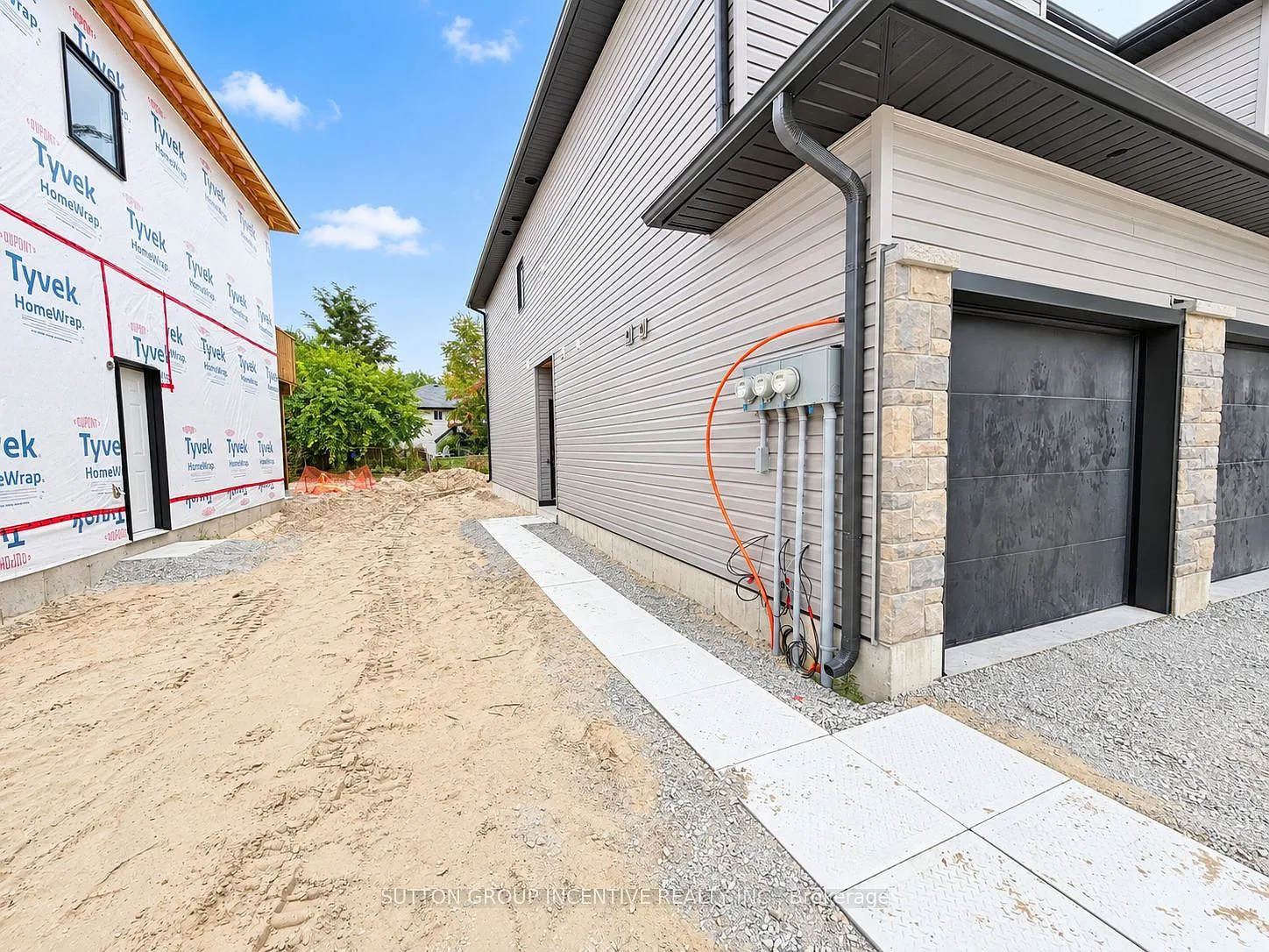 1 Riverdale Dr — Photo 2