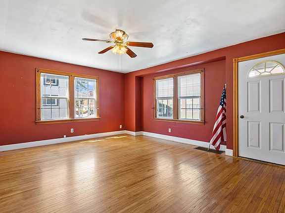 2nd image of 325 Putnam Ave