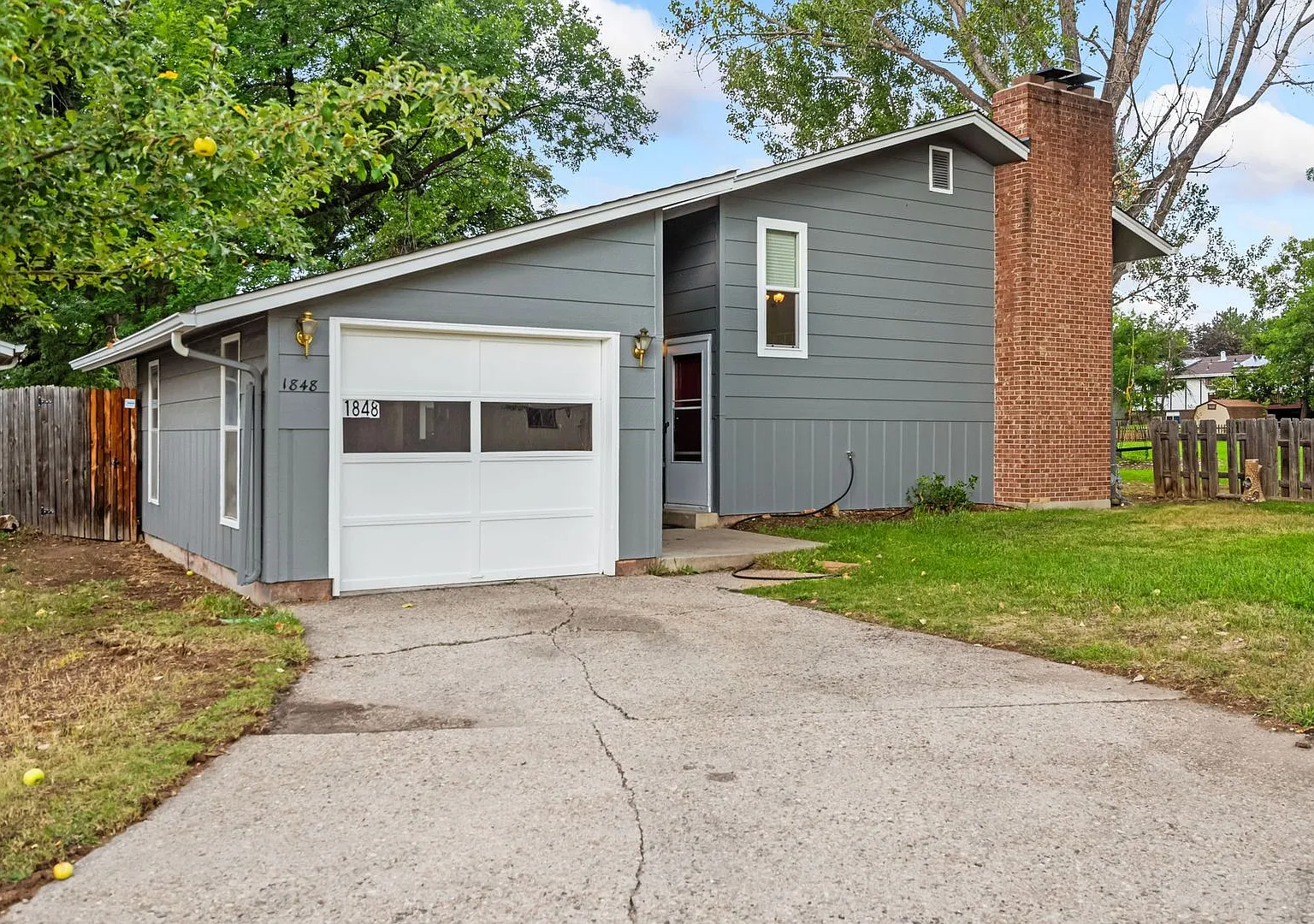 Freshly Updated 4 Bedroom Home — Photo 2