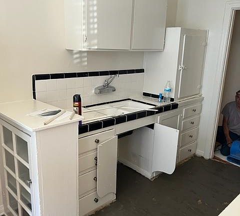 3rd image of 631 S Cloverdale Ave APT 2