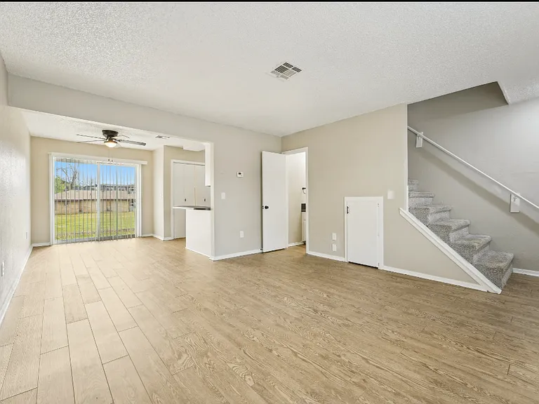 Chestnut Flats — Photo 19