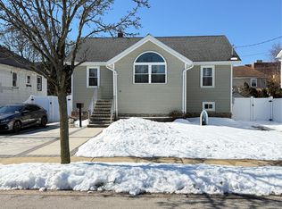 16 Sportsmans Avenue, Freeport, NY 11520