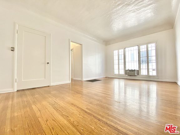 4th image of 353 N Sierra Bonita Ave #2