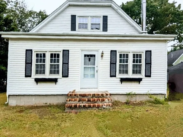 267 Hamlin St, Acushnet, MA 02743