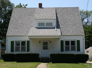 1303 Ridgeway Dr, Newton, IA 50208