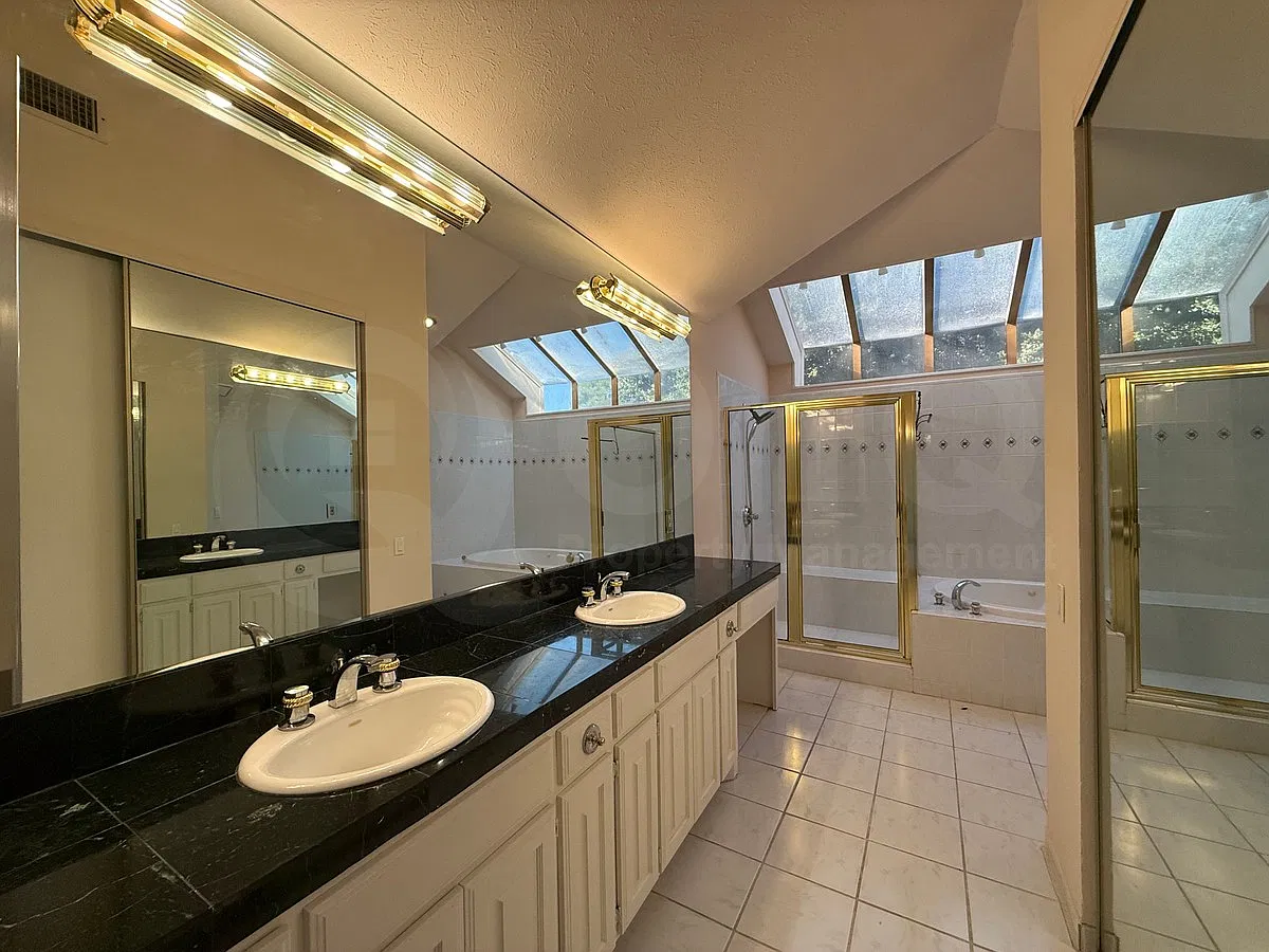5 bed, 3.0 bath, 2675 sqft, $2,800 — Photo 4