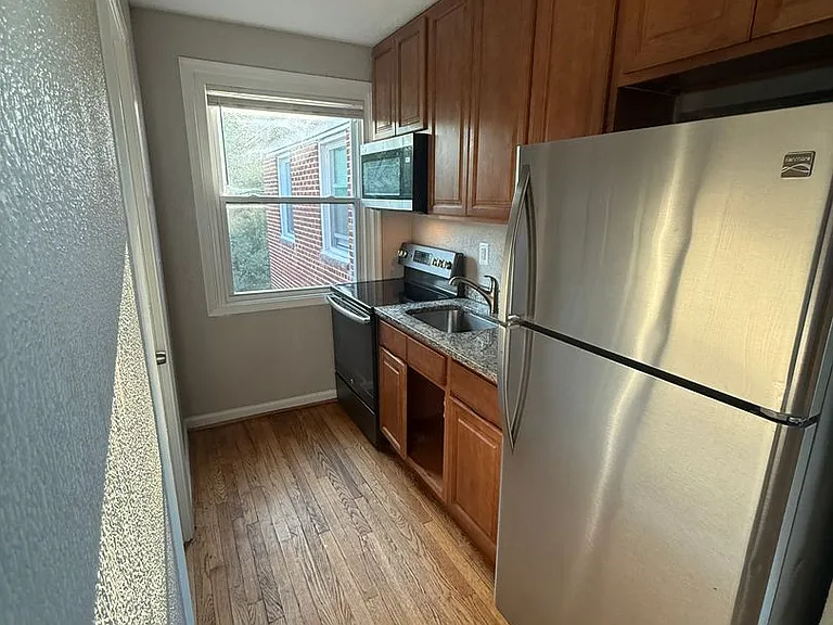 451 Burbank St SE — Photo 4