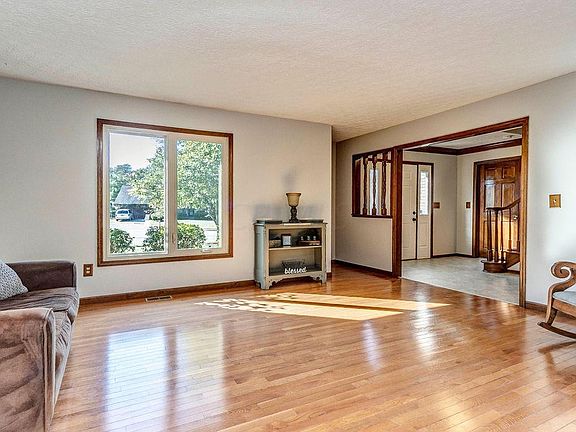 4th image of 350 Cornhill Ct