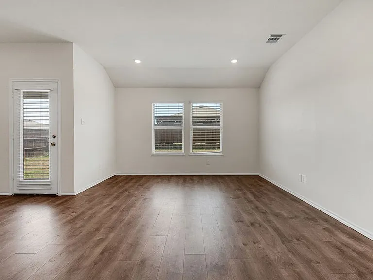 722 Windmill St — Photo 11