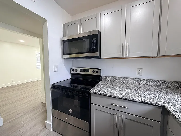 1853 Madison St #1 — Photo 8