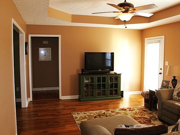 5th image of 2841 Meadowview Ave