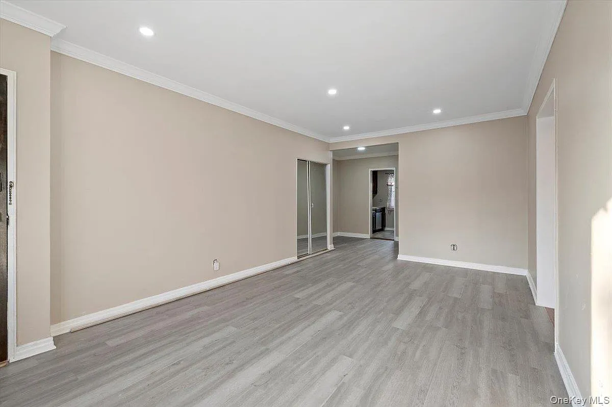 Building Photo - 87-37 Marengo St #1