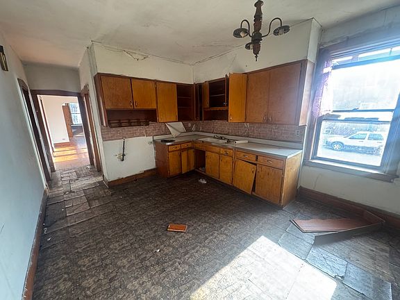 5th image of 1838 S 48th Ct
