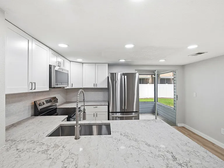 8511 J R Manor Dr — Photo 15