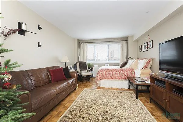 Sold by Akam Sales and Brokerage | media 1