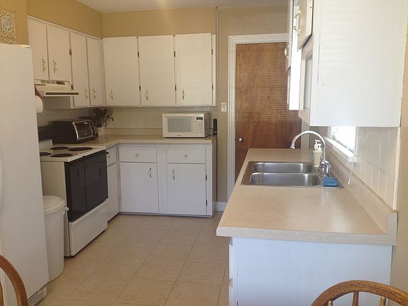 Kitchen Appliances included
